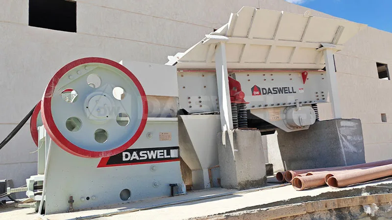 Vibrating feeder and jaw crusher Vibrating feeder and jaw crusher